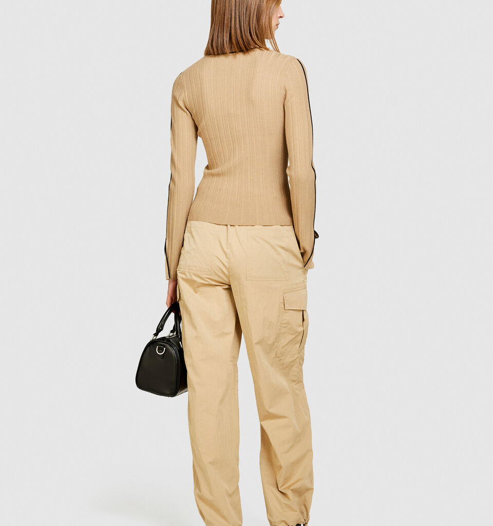 Cargo trousers with pockets - women's joggers - Camel | Sisley image number 3